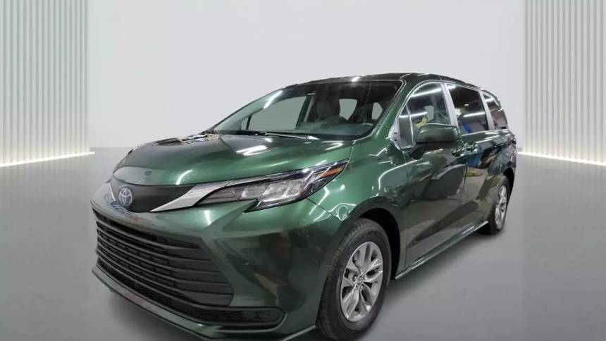 2022 Toyota Sienna LE — Minivan — 103,033 mi — Hillside, NJ