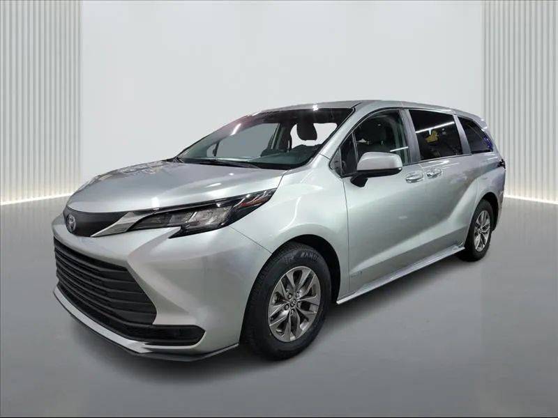 2021 Toyota Sienna LE — Minivan — 106,775 mi — Hillside, NJ
