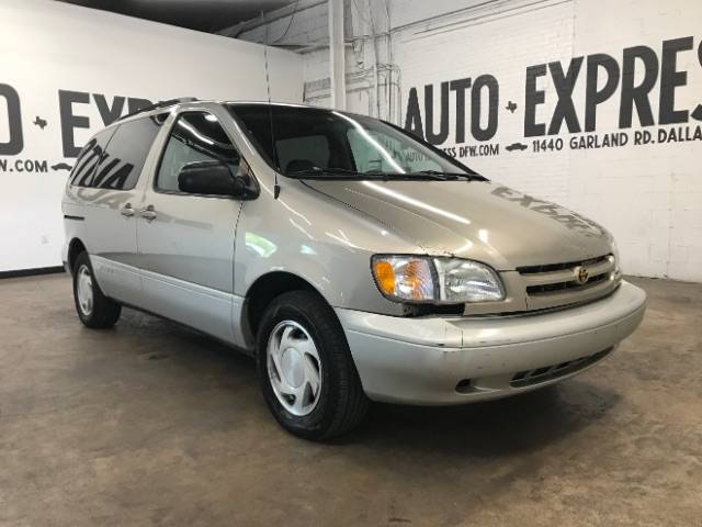 2000 Toyota Sienna LE — Minivan — 122,119 mi — Dallas, TX