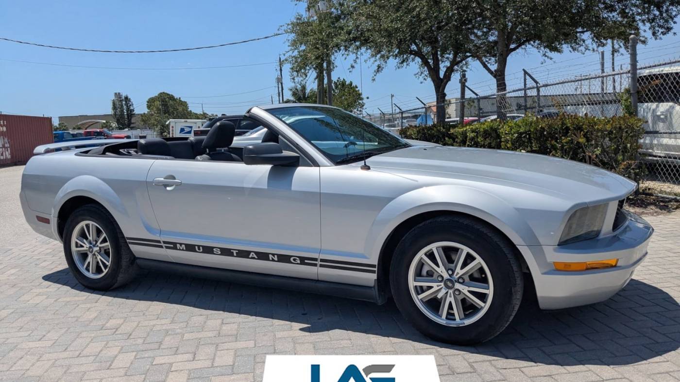 2005 Ford Mustang V6 Deluxe