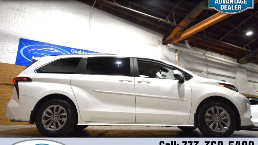 2022 Toyota Sienna LE — Minivan — 37,364 mi — Chicago, IL