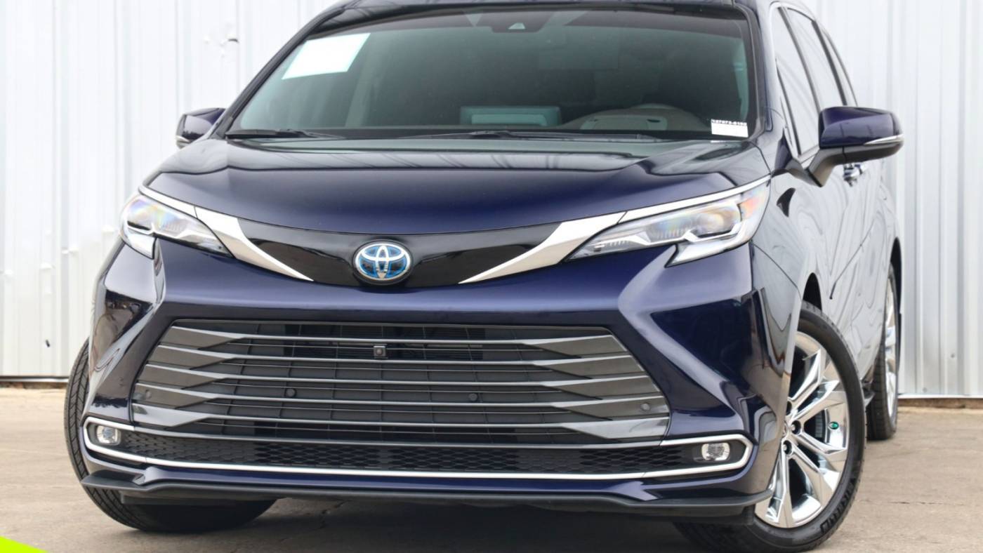 2022 Toyota Sienna Platinum — Minivan — 724 mi — Marietta, GA