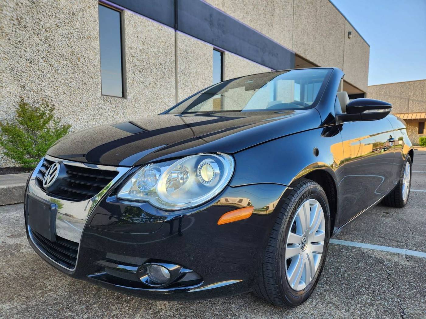 2010 Volkswagen Eos Komfort — Convertible — 70,320 mi — Dallas, TX