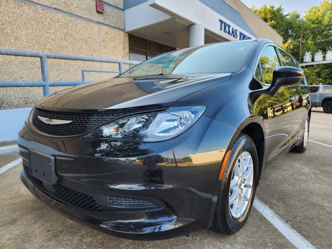 2023 Chrysler Voyager LX — Minivan — 66,322 mi — Dallas, TX