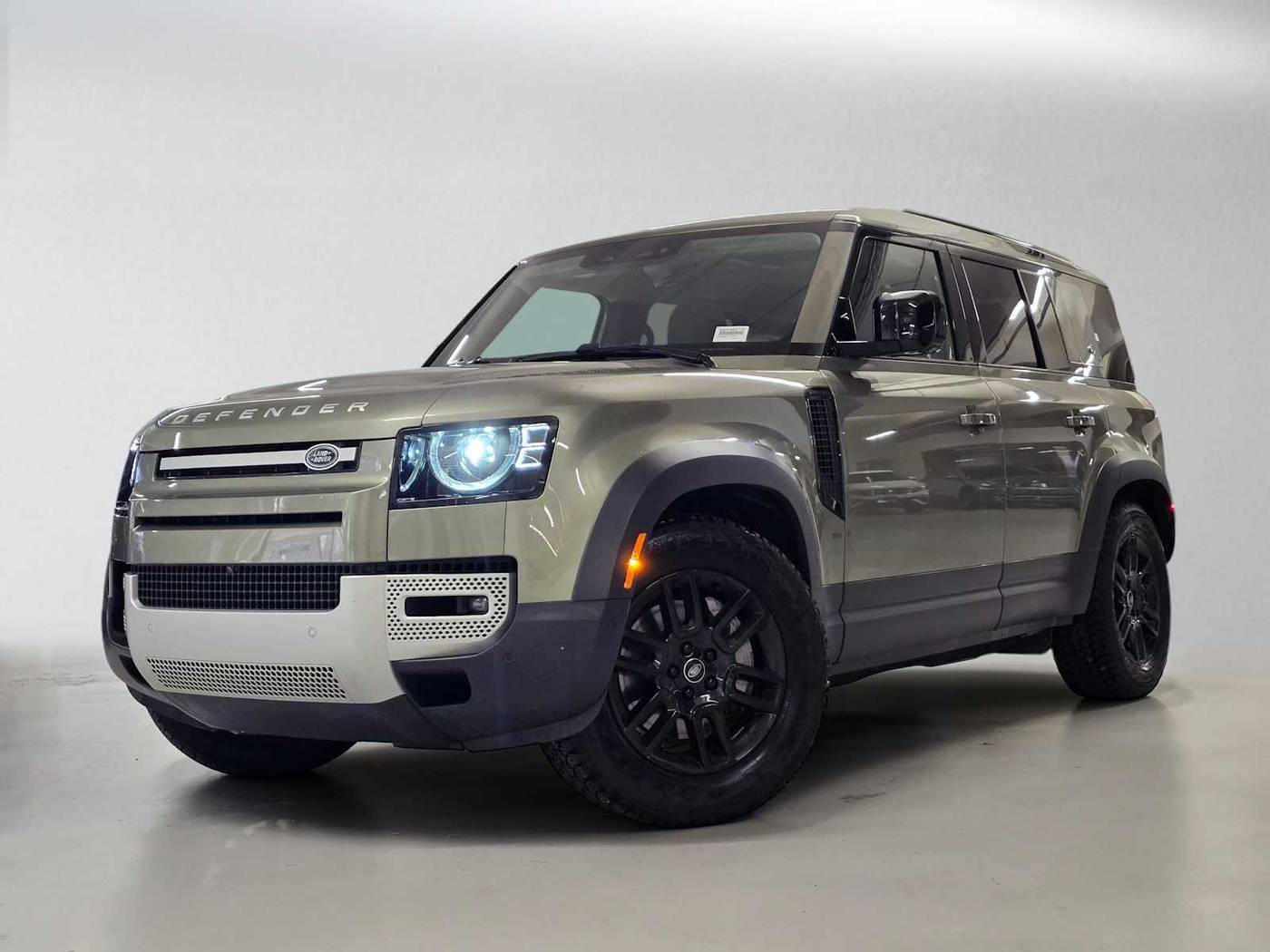 2023 Land Rover Defender SE