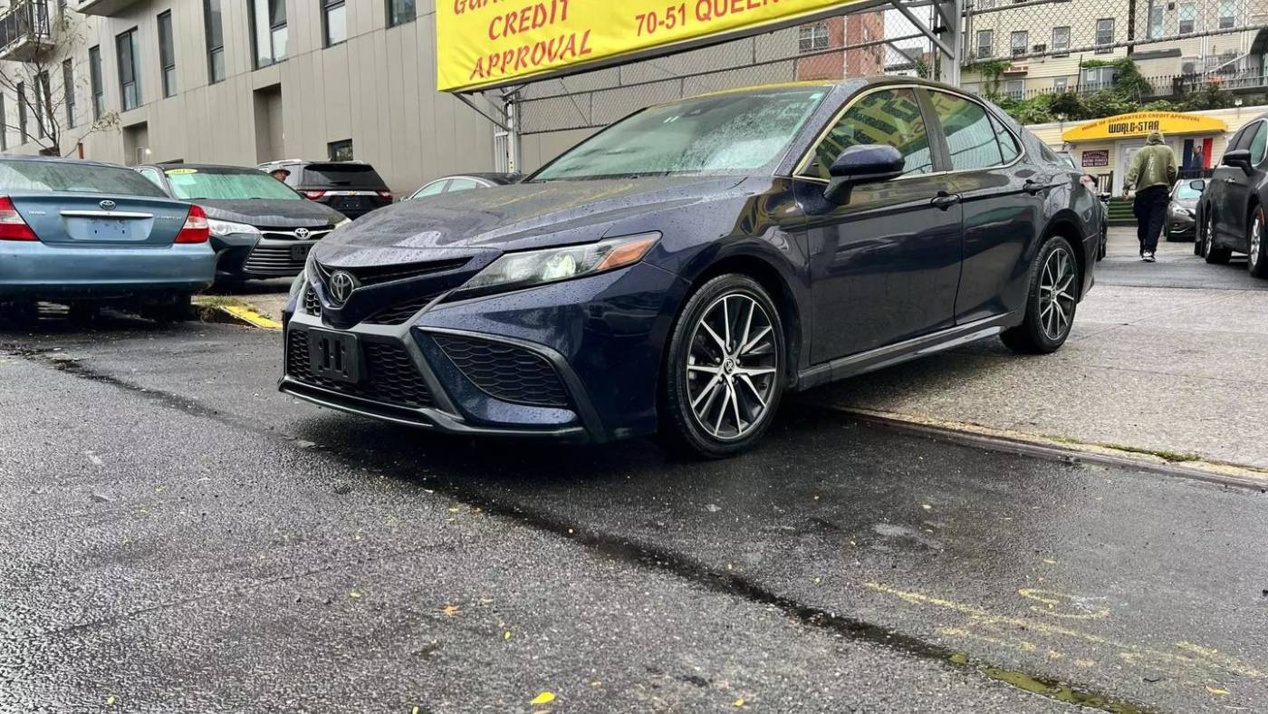 2021 Toyota Camry SE — Sedan — 60,396 mi — Queens, NY