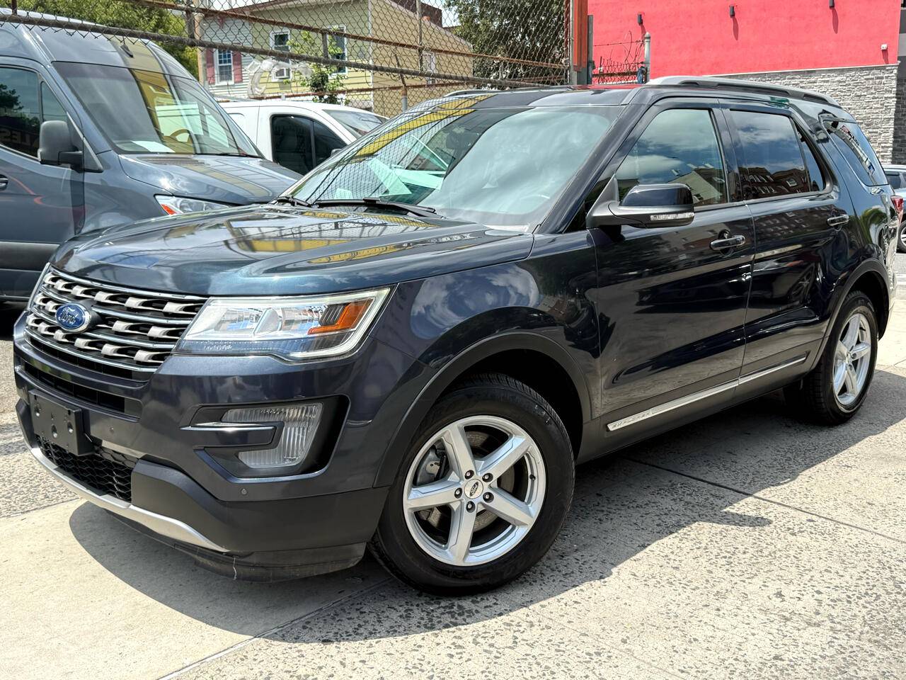 2017 Ford Explorer XLT — SUV — 104,841 mi — Brooklyn, NY