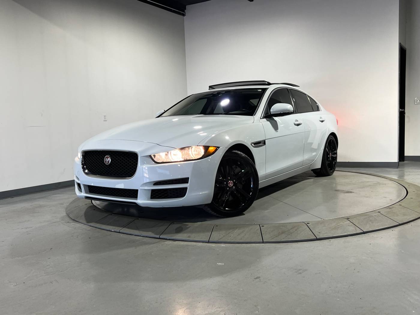 2017 Jaguar XE Premium — Sedan — 85,012 mi — Warren, MI