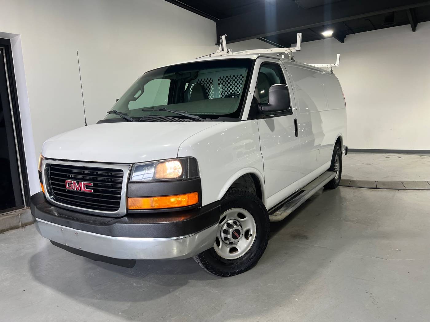 2016 GMC Savana Cargo Van Base — Cargo Van — 130,311 mi — Warren, MI