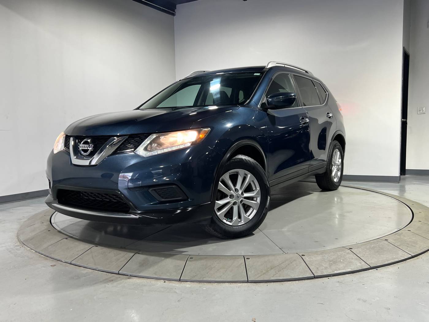 2016 Nissan Rogue SV — SUV — 70,872 mi — Warren, MI