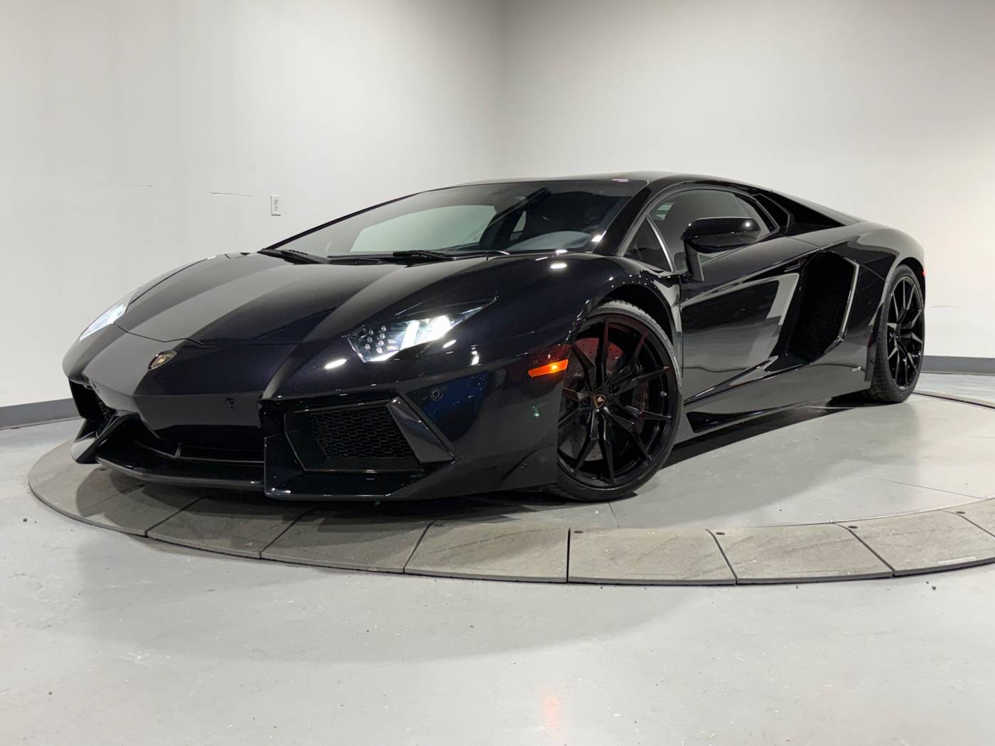 2014 Lamborghini Aventador Standard