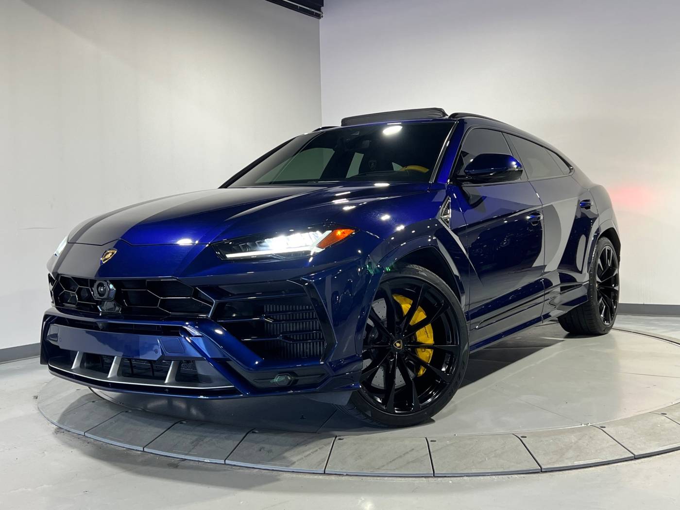 2021 Lamborghini Urus Standard — SUV — 14,117 mi — Warren, MI