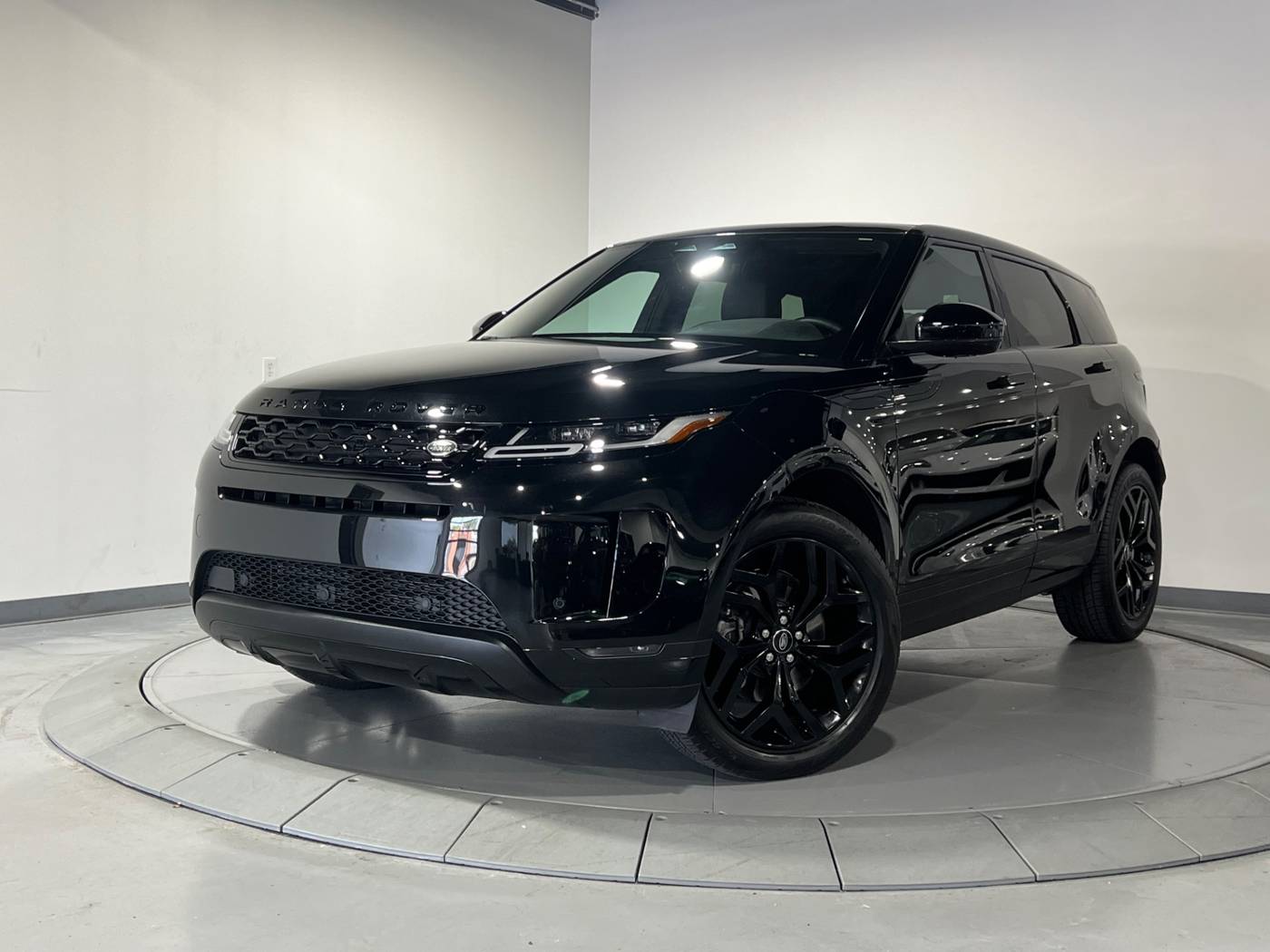 2023 Land Rover Range Rover Evoque SE — SUV — 18,232 mi — Warren, MI