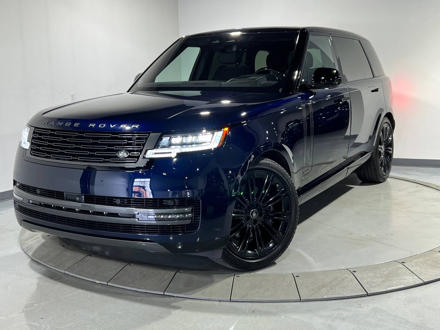 2023 Land Rover Range Rover Autobiography — SUV — 16,607 mi — Warren, MI