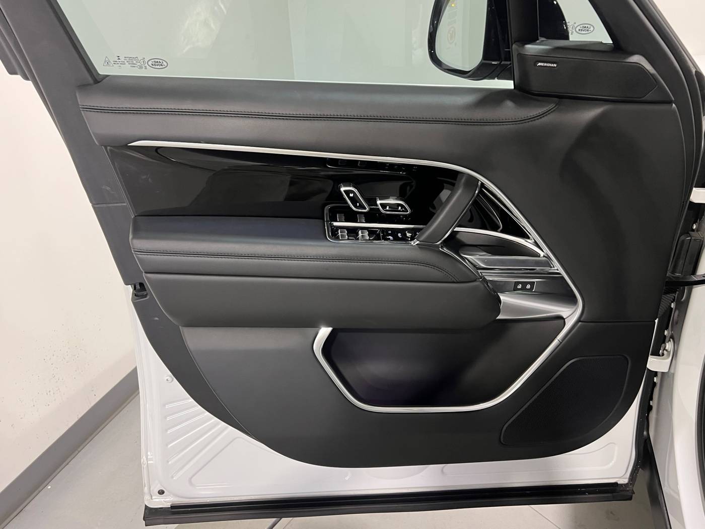 2023 Land Rover Range Rover SE — SUV — 29,507 mi — Warren, MI