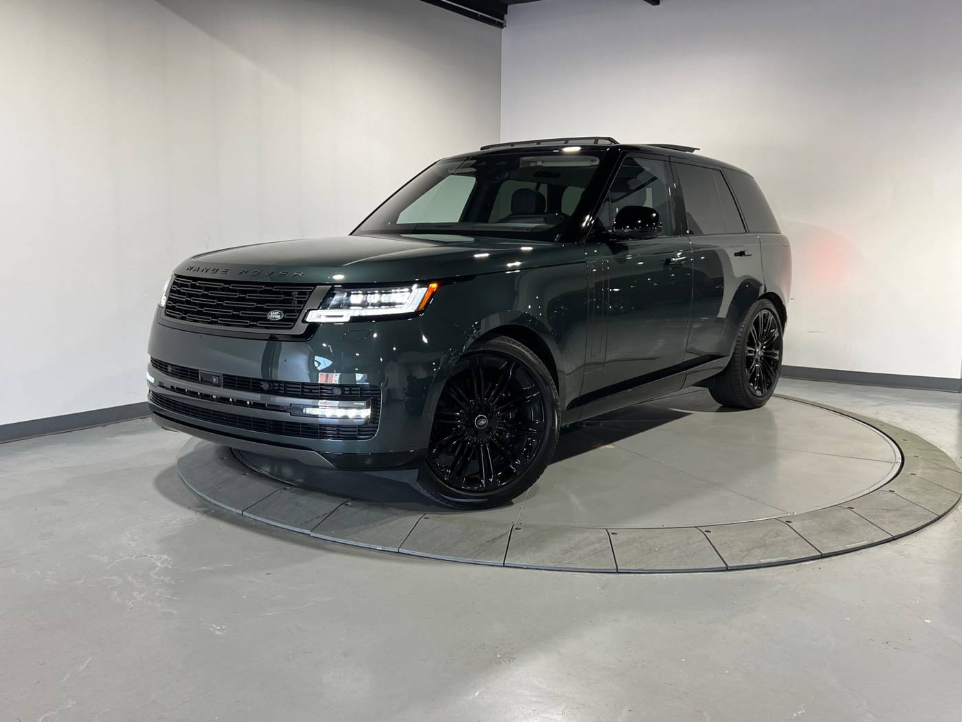 2023 Land Rover Range Rover SE — SUV — 10,186 mi — Warren, MI