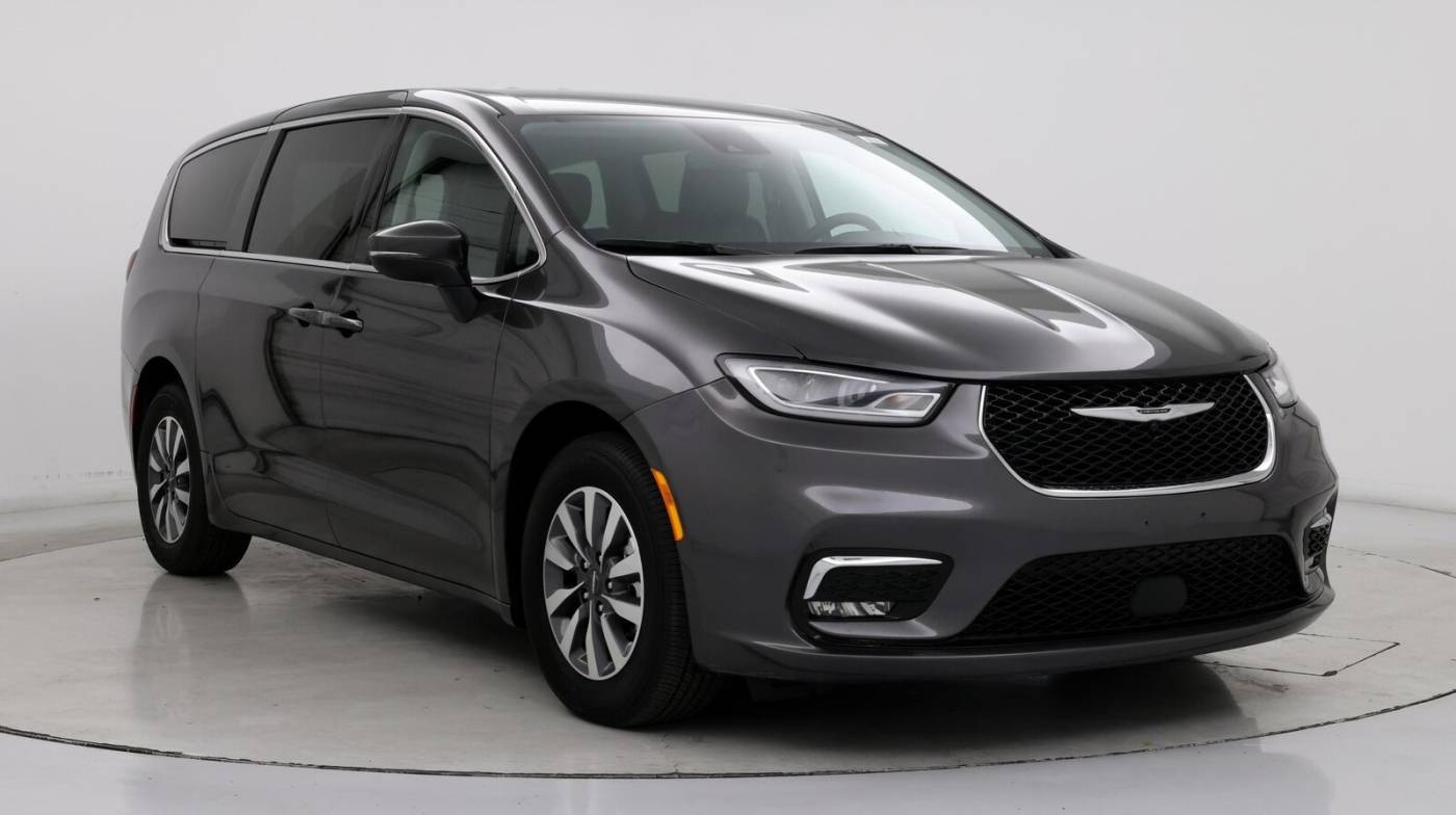 2023 Chrysler Pacifica Hybrid Touring L — Minivan — 31,492 mi — Las Vegas, NV
