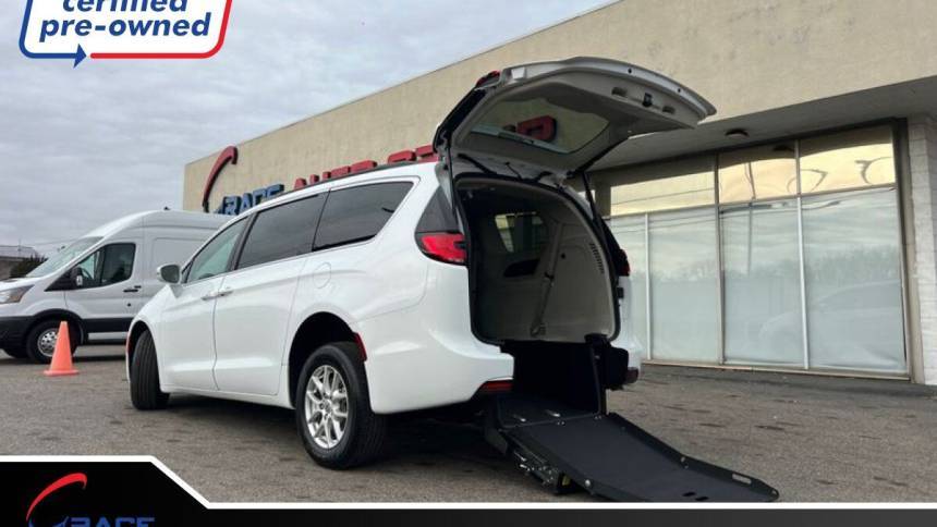 2022 Chrysler Pacifica Touring L — Minivan — 29,301 mi — Morrisville, PA