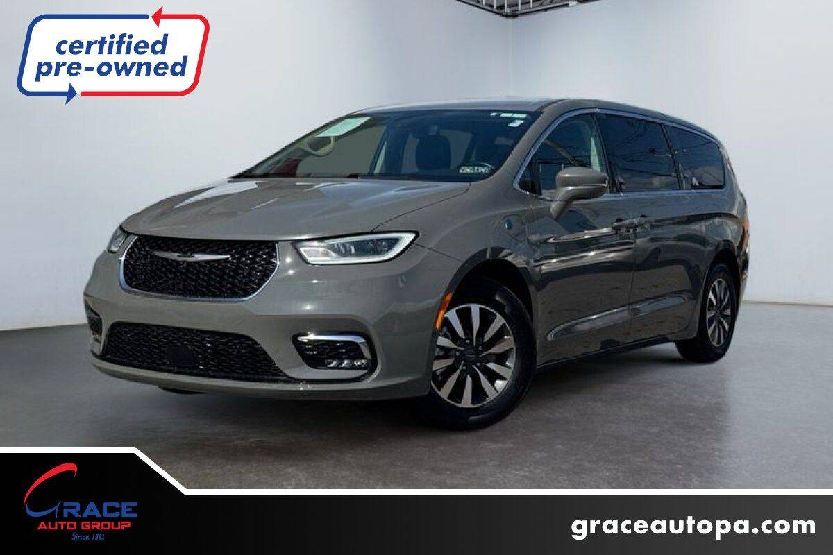 2022 Chrysler Pacifica Hybrid Touring L — Minivan — 68,404 mi — Morrisville, PA