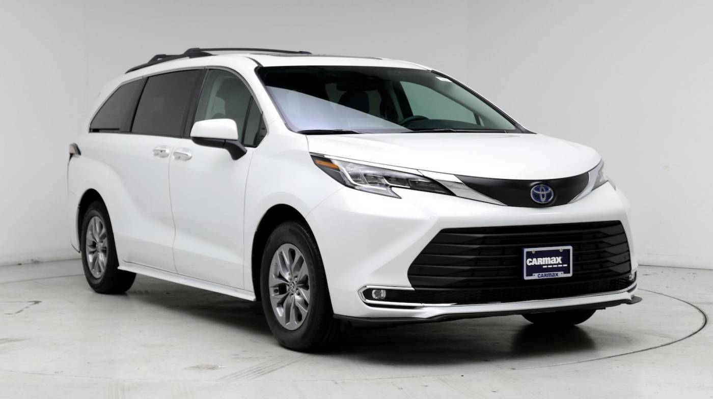 2022 Toyota Sienna XLE — Minivan — 12,796 mi — Renton, WA