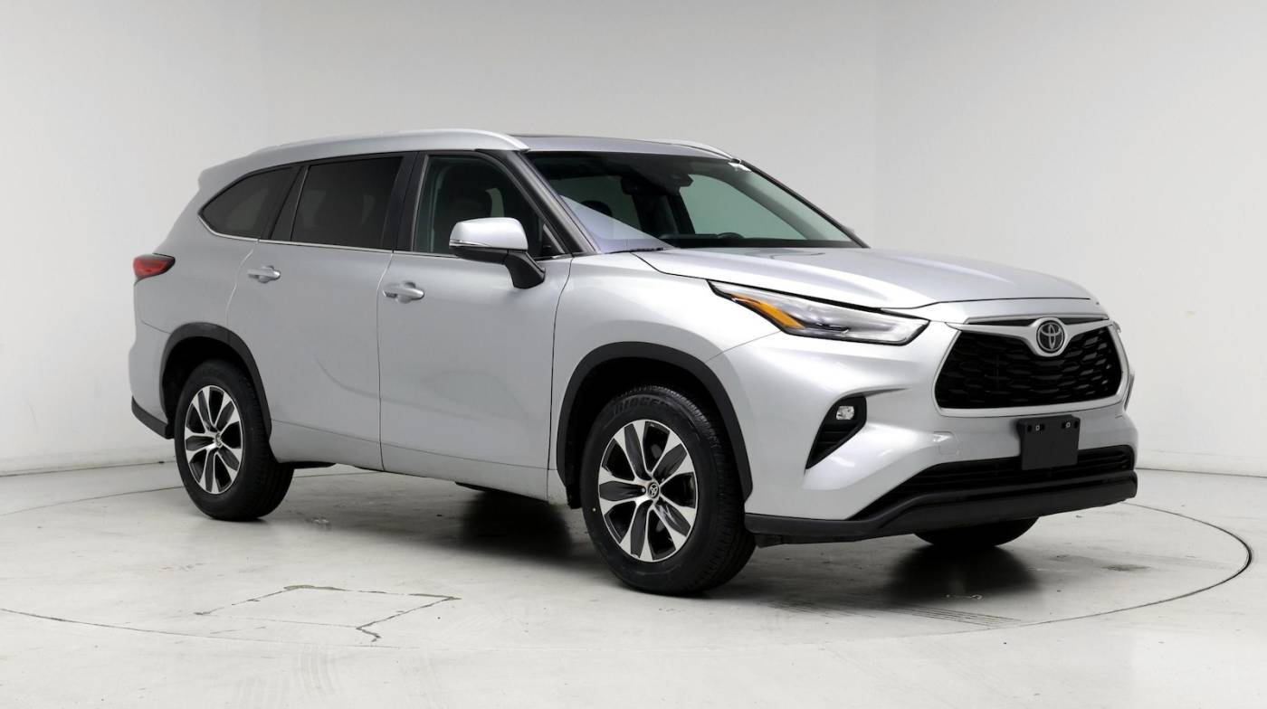 2023 Toyota Highlander XLE — SUV — 27,960 mi — Renton, WA