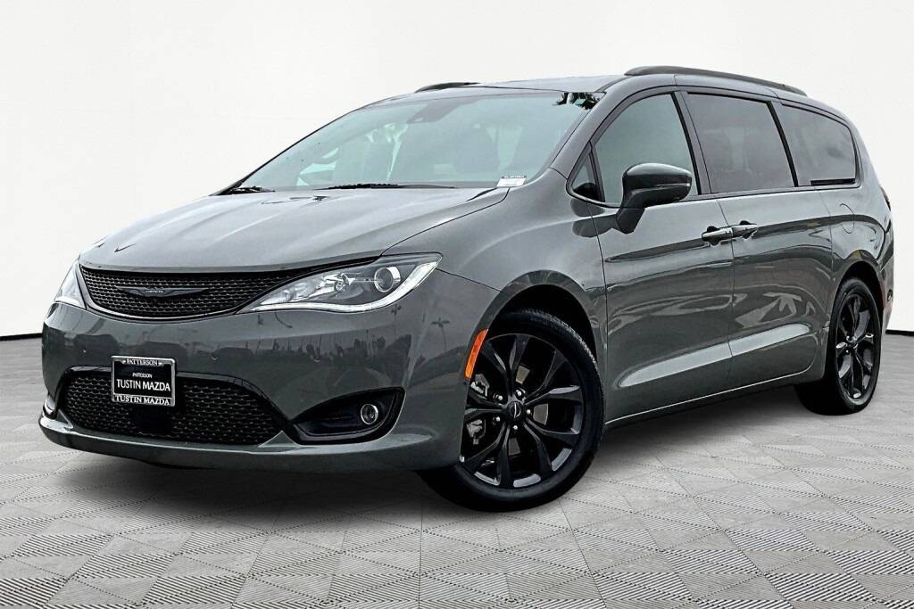 2020 Chrysler Pacifica Limited — Minivan — 44,028 mi — Tustin, CA