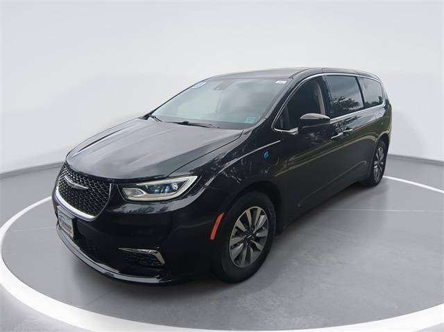 2023 Chrysler Pacifica Hybrid Touring L — Minivan — 58,396 mi — Hillsborough, NC