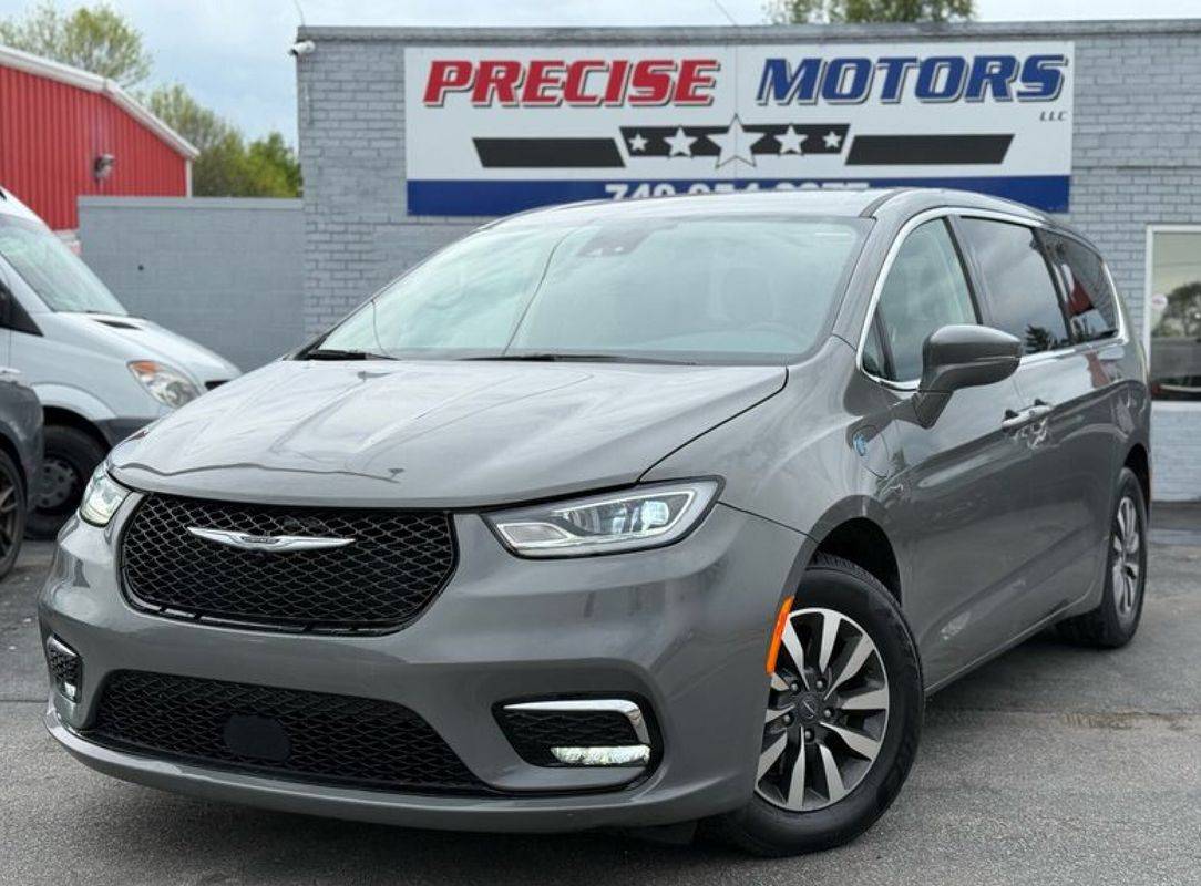 2022 Chrysler Pacifica Hybrid Touring L — Minivan — 31,103 mi — South Bloomfield, OH