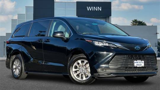 2022 Toyota Sienna LE — Minivan — 71,049 mi — Newark, CA