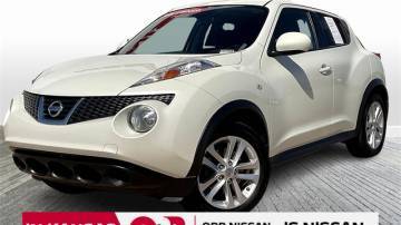 2011 white nissan juke