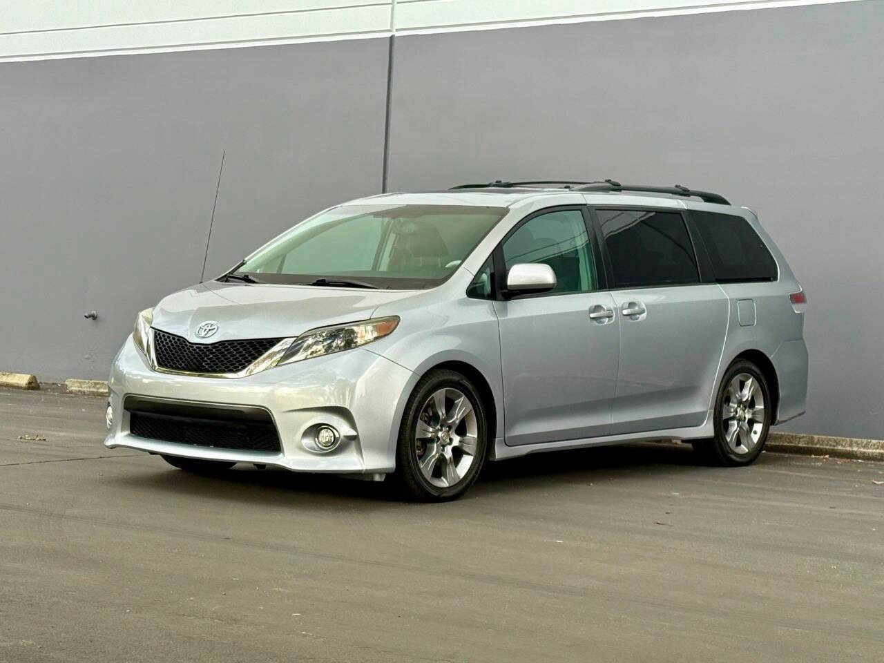 2012 Toyota Sienna SE — Minivan — 145,219 mi — San Jose, CA