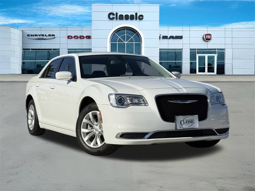 2022 Chrysler 300 Touring — Sedan — 8,449 mi — Arlington, TX