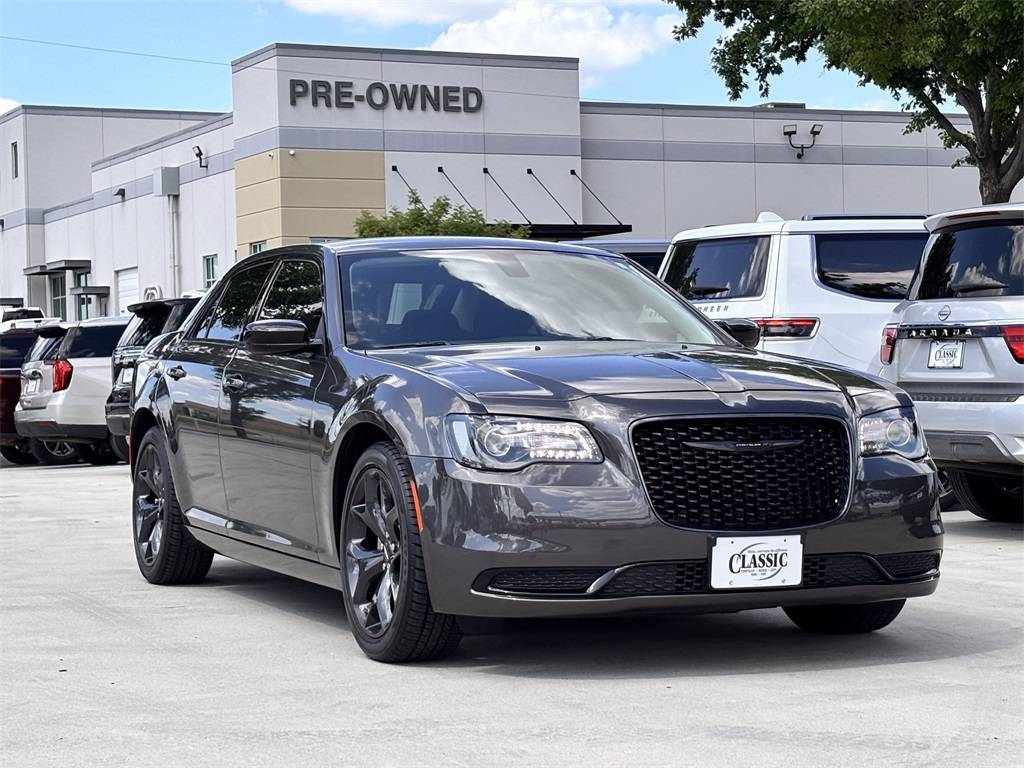 2023 Chrysler 300 Touring — Sedan — 6,556 mi — Arlington, TX