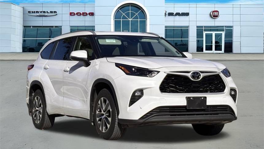 2023 Toyota Highlander XLE — SUV — 32,500 mi — Arlington, TX