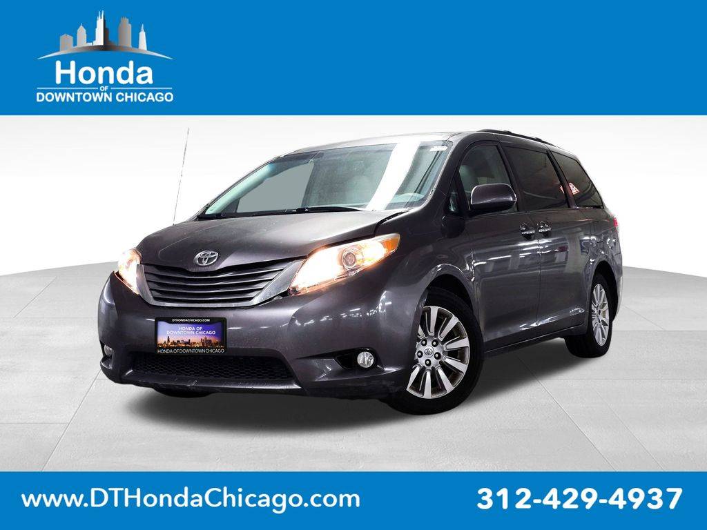 2013 Toyota Sienna XLE — Minivan — 134,715 mi — Chicago, IL