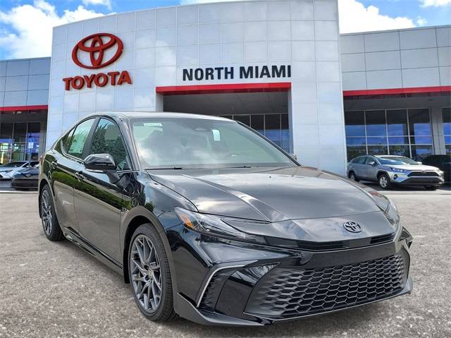 2025 Toyota Camry Hybrid SE — Sedan — 5 mi — Miami, FL