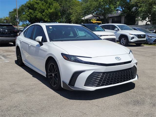 2025 Toyota Camry SE — Sedan — 15 mi — Miami, FL