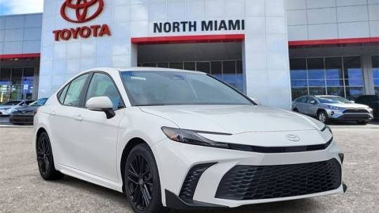 2025 Toyota Camry SE — Sedan — 5 mi — Miami, FL