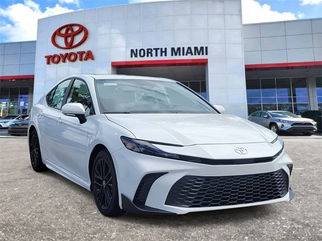2025 Toyota Camry SE — Sedan — 9 mi — Miami, FL