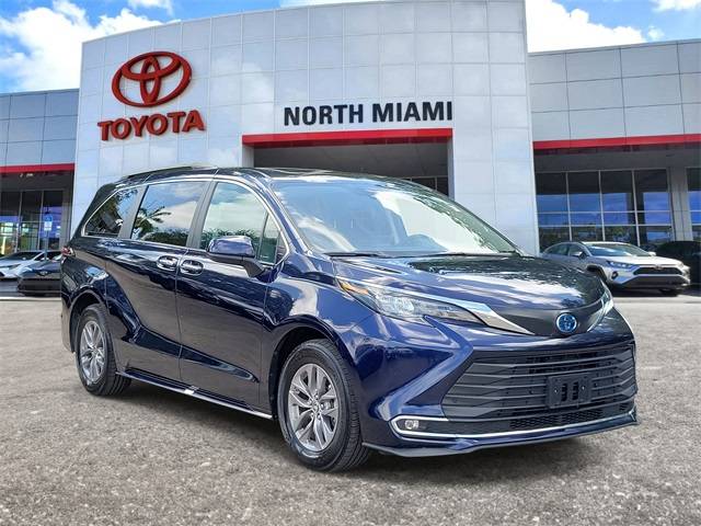 2024 Toyota Sienna XLE — Minivan — 61,232 mi — Miami, FL