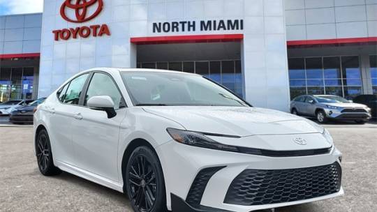 2025 Toyota Camry SE — Sedan — 5 mi — Miami, FL