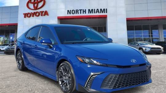 2025 Toyota Camry SE — Sedan — 5 mi — Miami, FL