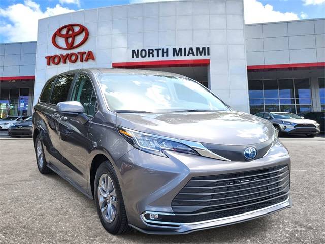 2023 Toyota Sienna XLE — Minivan — 7,470 mi — Miami, FL