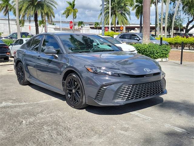 2025 Toyota Camry Hybrid SE — Sedan — 21,902 mi — Miami, FL