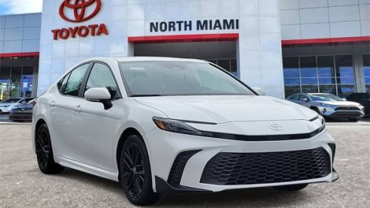 2025 Toyota Camry SE — Sedan — 5 mi — Miami, FL
