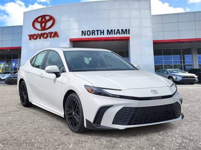 2025 Toyota Camry SE — Sedan — 5 mi — Miami, FL