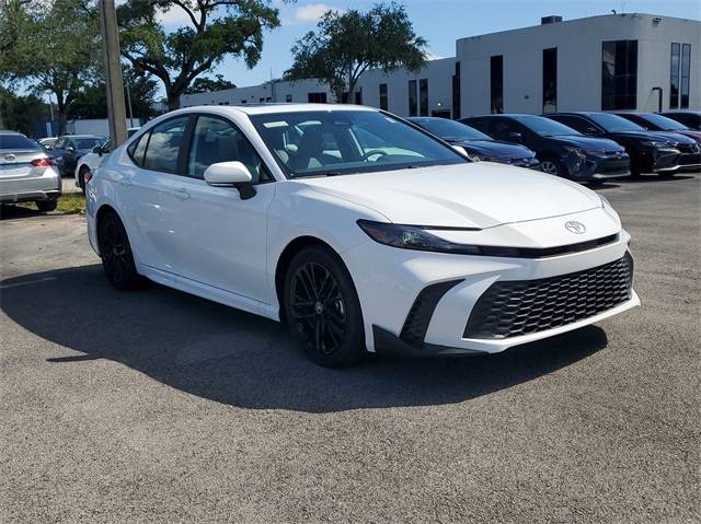 2025 Toyota Camry SE — Sedan — 9 mi — Miami, FL