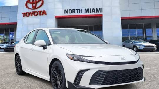 2025 Toyota Camry SE — Sedan — 5 mi — Miami, FL
