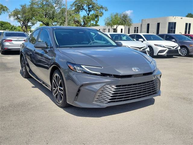 2025 Toyota Camry Hybrid XLE — Sedan — 19,392 mi — Miami, FL