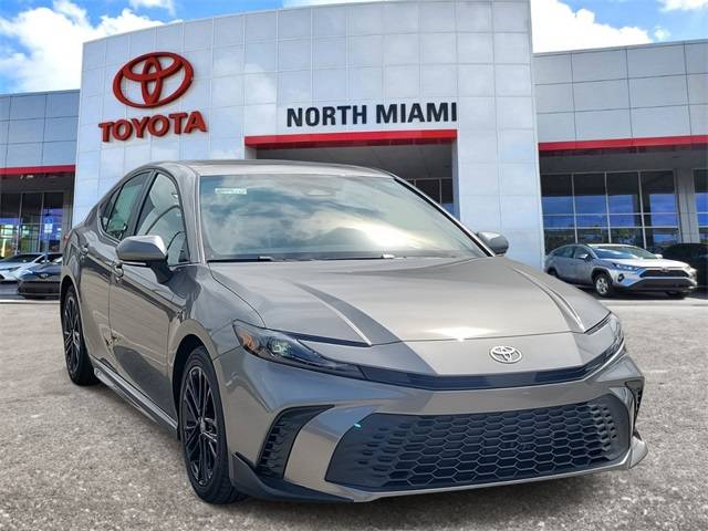 2025 Toyota Camry SE — Sedan — 9 mi — Miami, FL